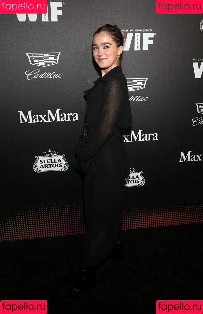Haley Lu Richardson / haleyluhoo Onlyfans Photo Gallery 
