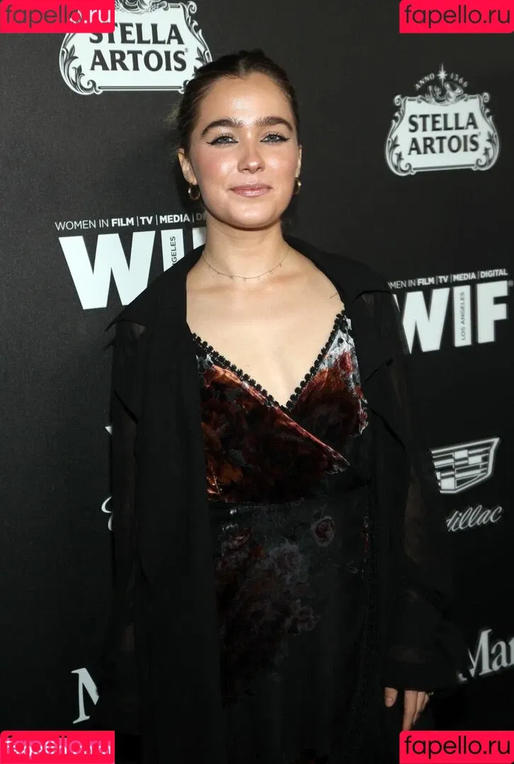 Haley Lu Richardson / haleyluhoo Onlyfans Photo Gallery 