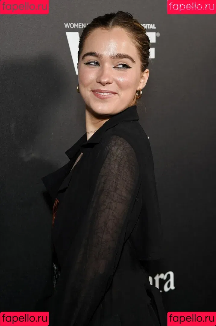Haley Lu Richardson / haleyluhoo Onlyfans Photo Gallery 