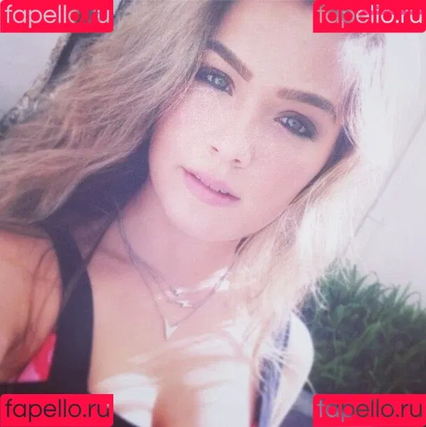 Haley Lu Richardson / haleyluhoo Onlyfans Photo Gallery 