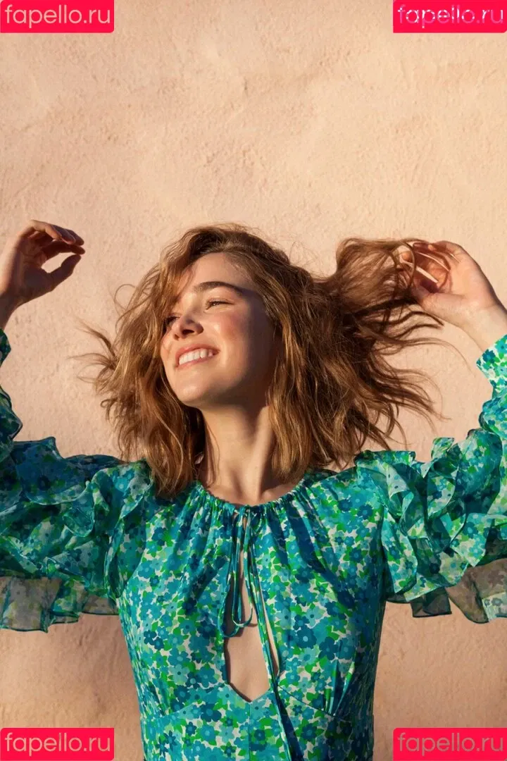 Haley Lu Richardson / haleyluhoo Onlyfans Photo Gallery 
