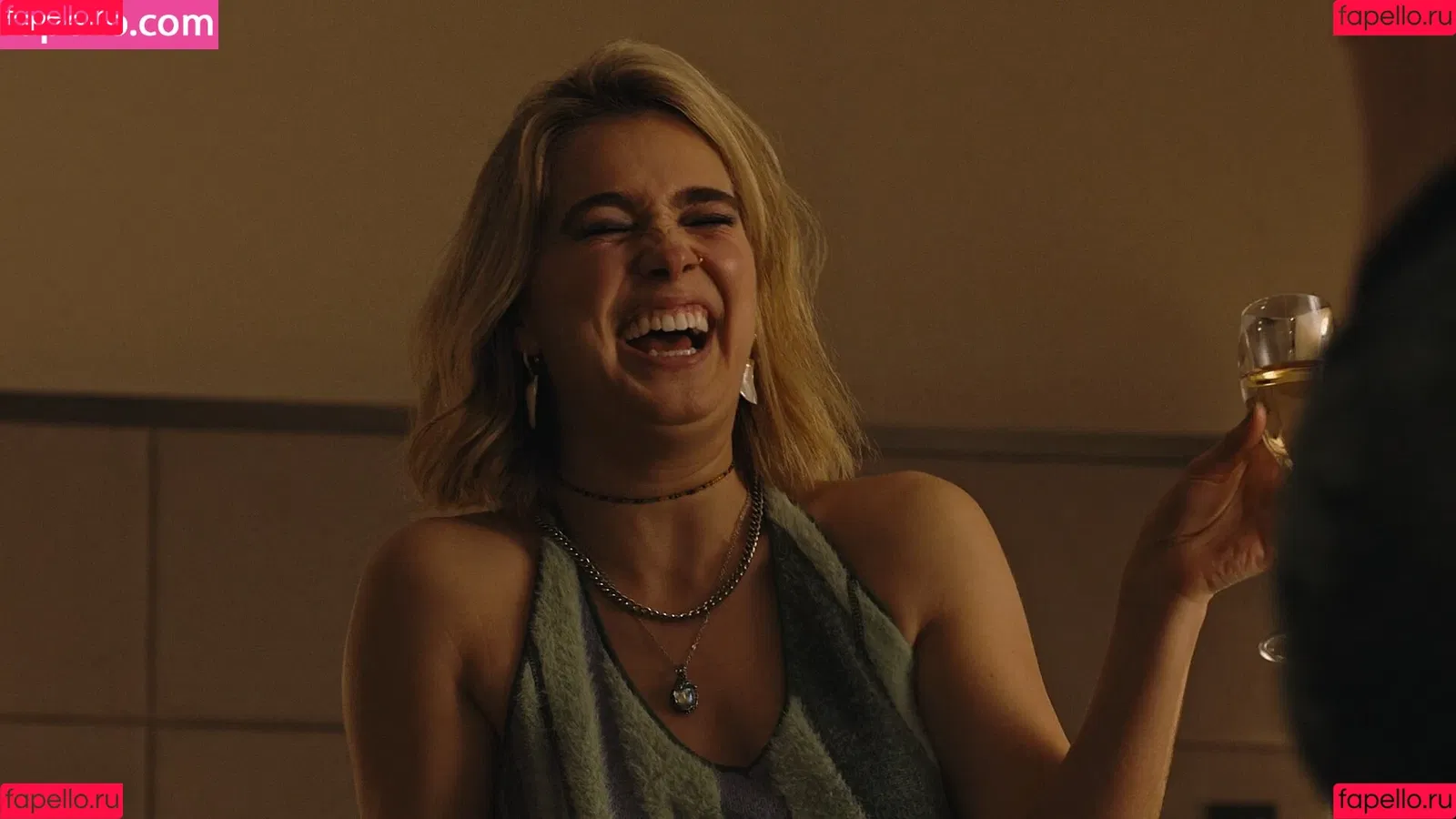 Haley Lu Richardson / haleyluhoo Onlyfans Photo Gallery 