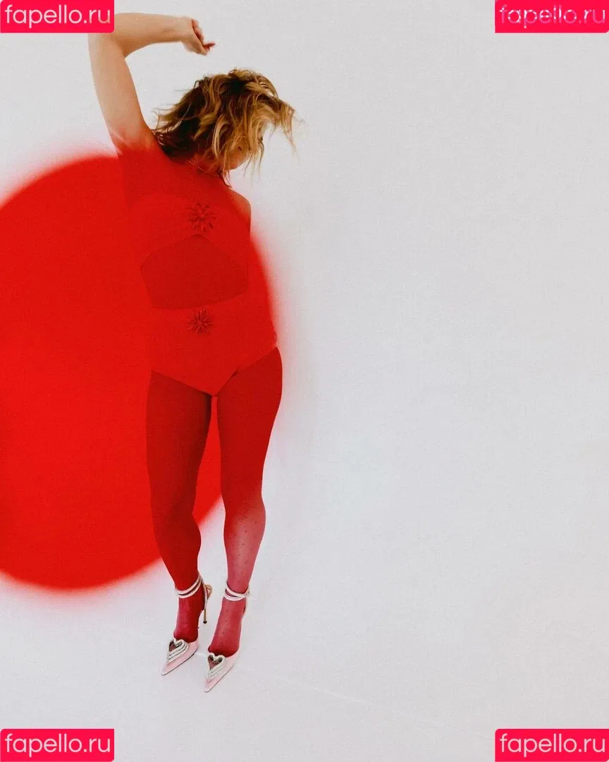 Haley Lu Richardson / haleyluhoo Onlyfans Photo Gallery 