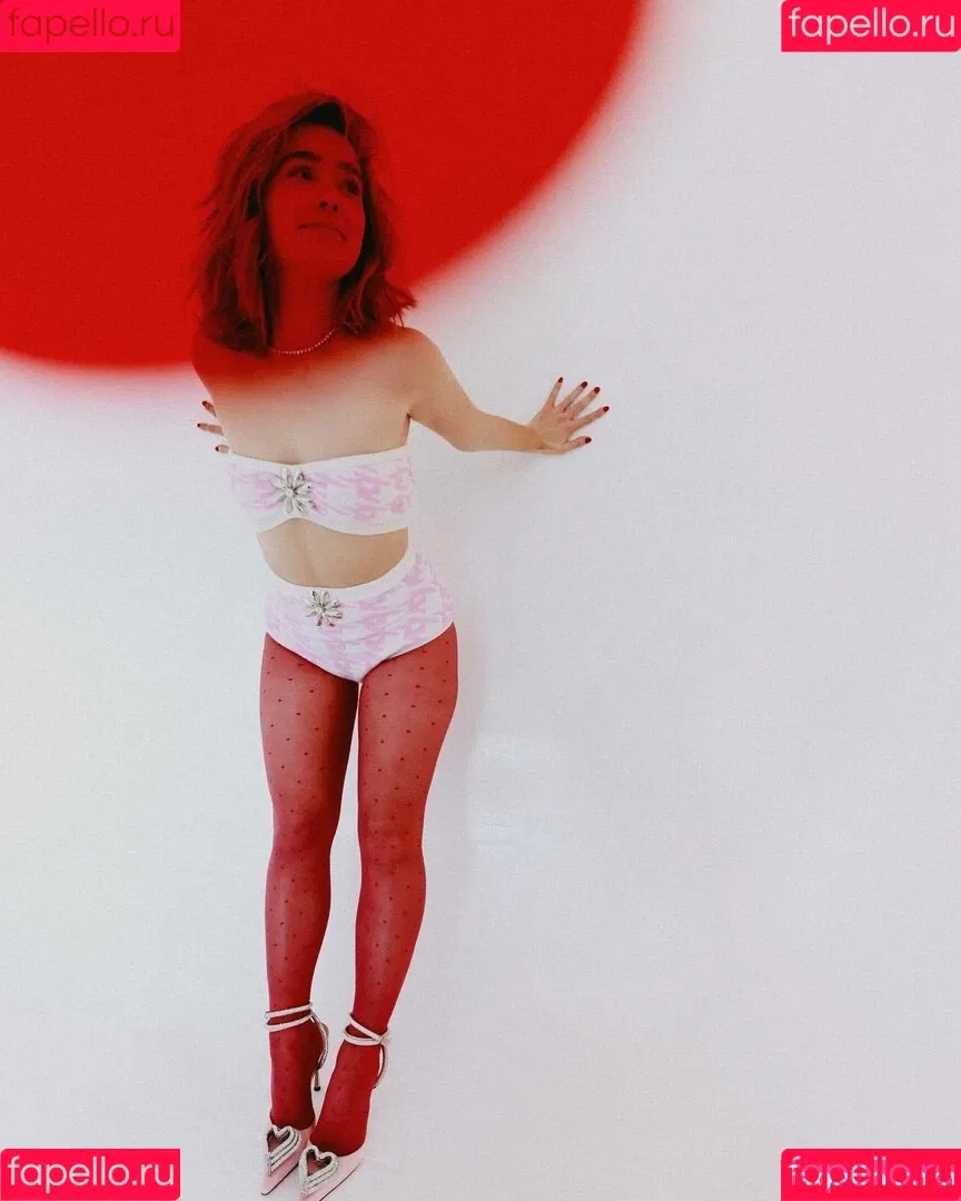 Haley Lu Richardson / haleyluhoo Onlyfans Photo Gallery 