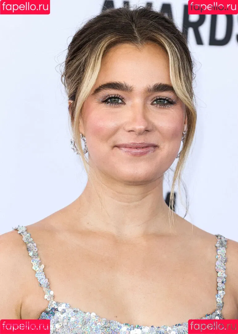 Haley Lu Richardson / haleyluhoo Onlyfans Photo Gallery 