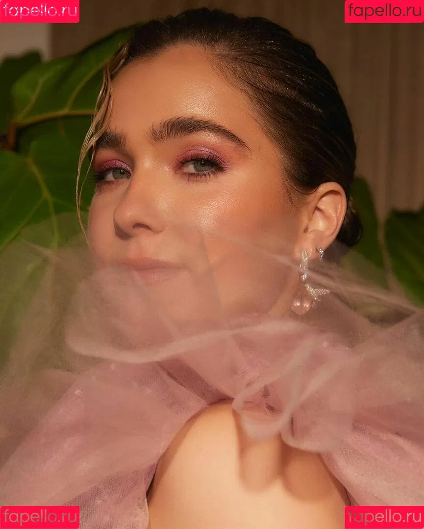 Haley Lu Richardson / haleyluhoo Onlyfans Photo Gallery 
