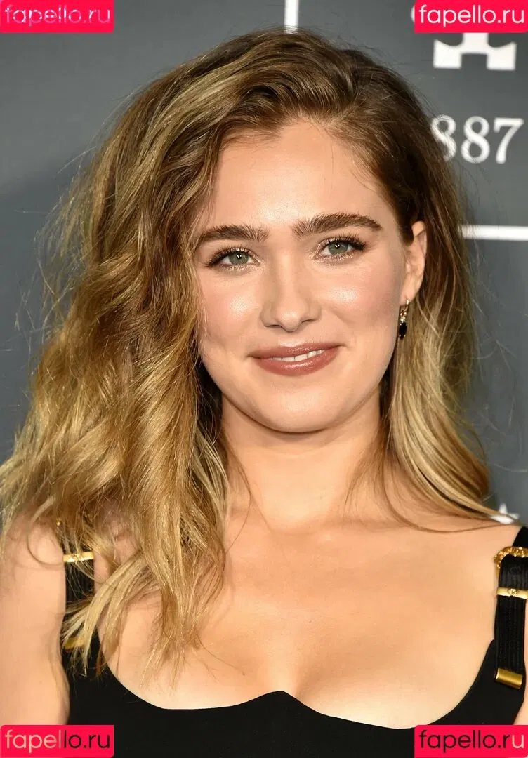 Haley Lu Richardson / haleyluhoo Onlyfans Photo Gallery 