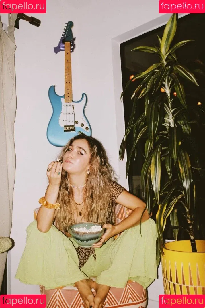 Haley Lu Richardson / haleyluhoo Onlyfans Photo Gallery 