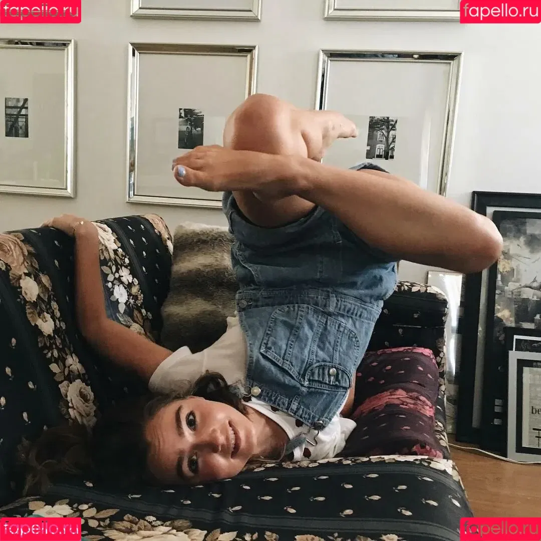 Haley Lu Richardson / haleyluhoo Onlyfans Photo Gallery 