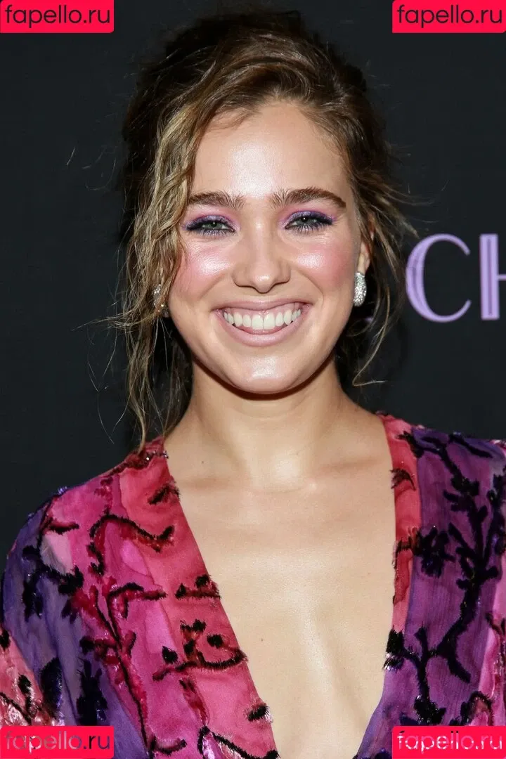 Haley Lu Richardson / haleyluhoo Onlyfans Photo Gallery 