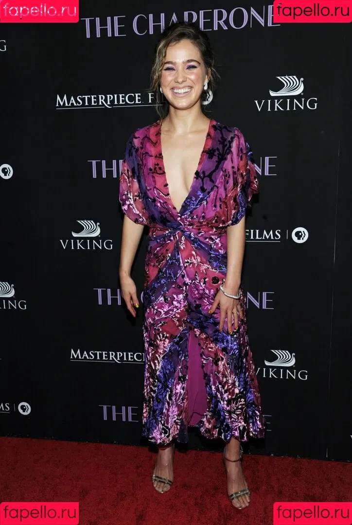 Haley Lu Richardson / haleyluhoo Onlyfans Photo Gallery 