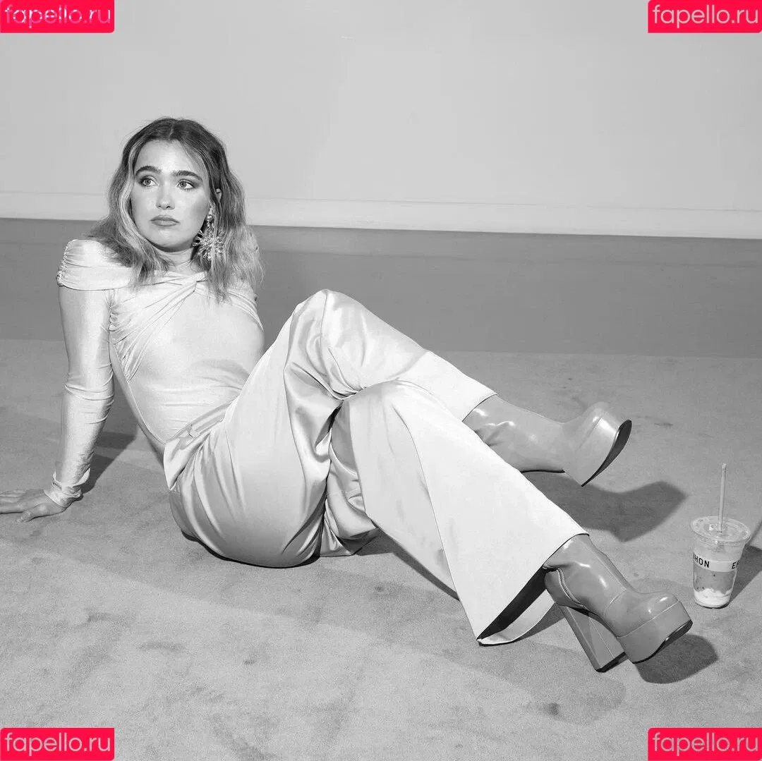 Haley Lu Richardson / haleyluhoo Onlyfans Photo Gallery 