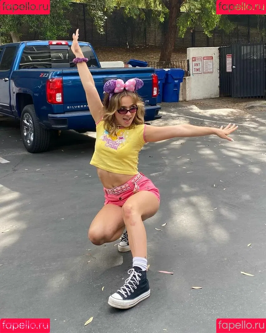 Haley Lu Richardson / haleyluhoo Onlyfans Photo Gallery 