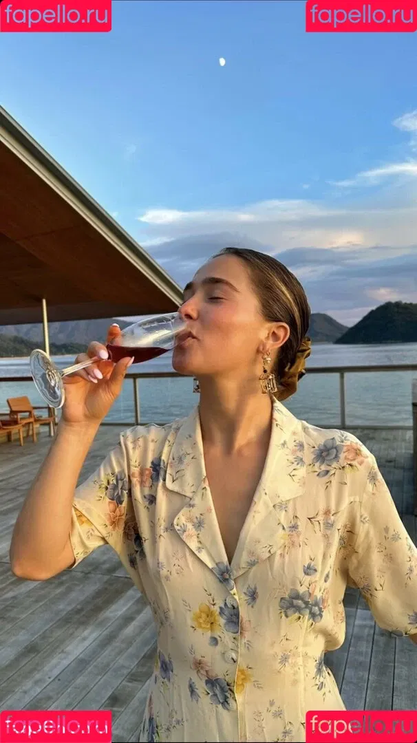 Haley Lu Richardson / haleyluhoo Onlyfans Photo Gallery 