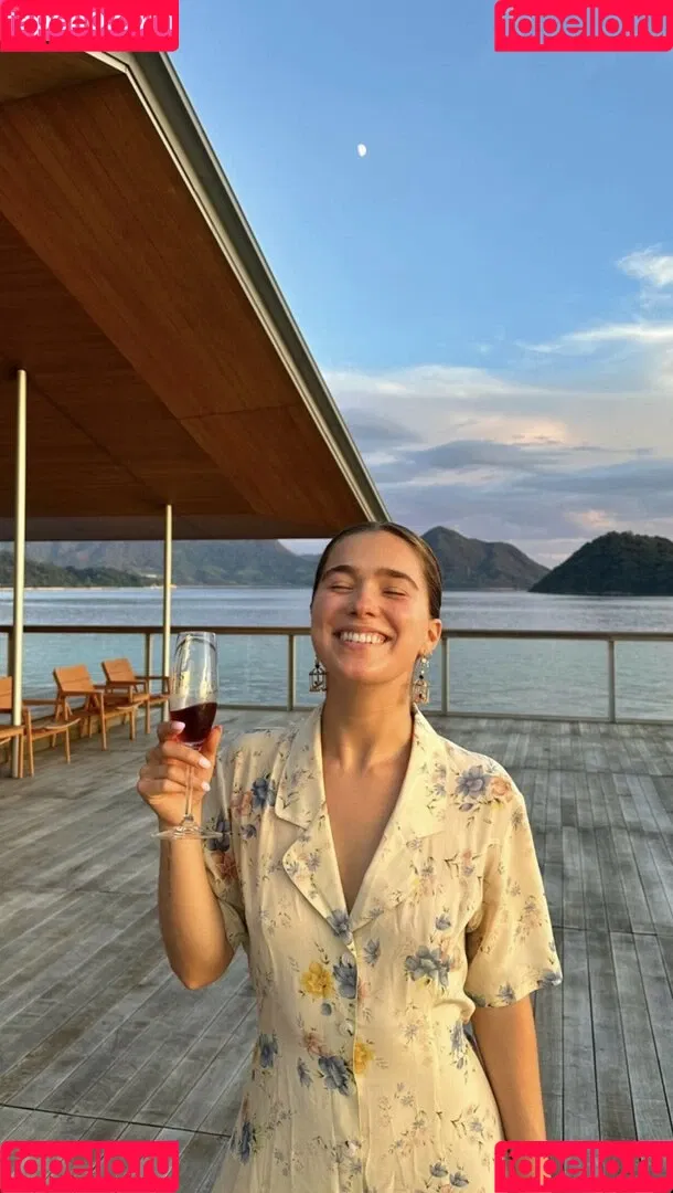 Haley Lu Richardson / haleyluhoo Onlyfans Photo Gallery 