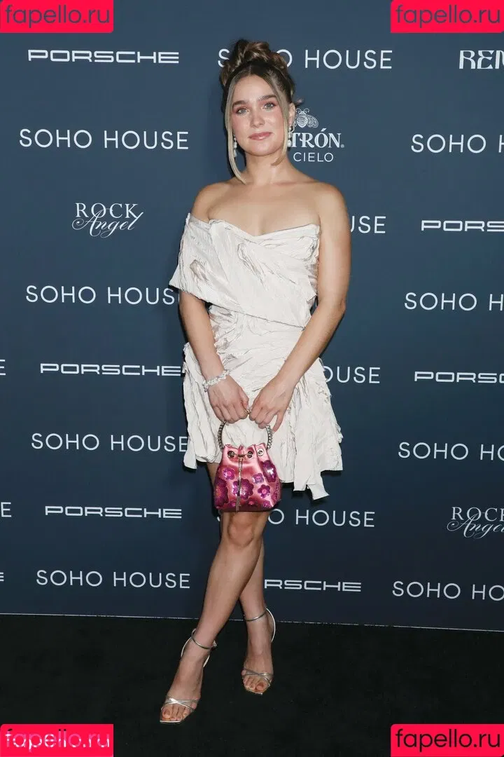 Haley Lu Richardson / haleyluhoo Onlyfans Photo Gallery 