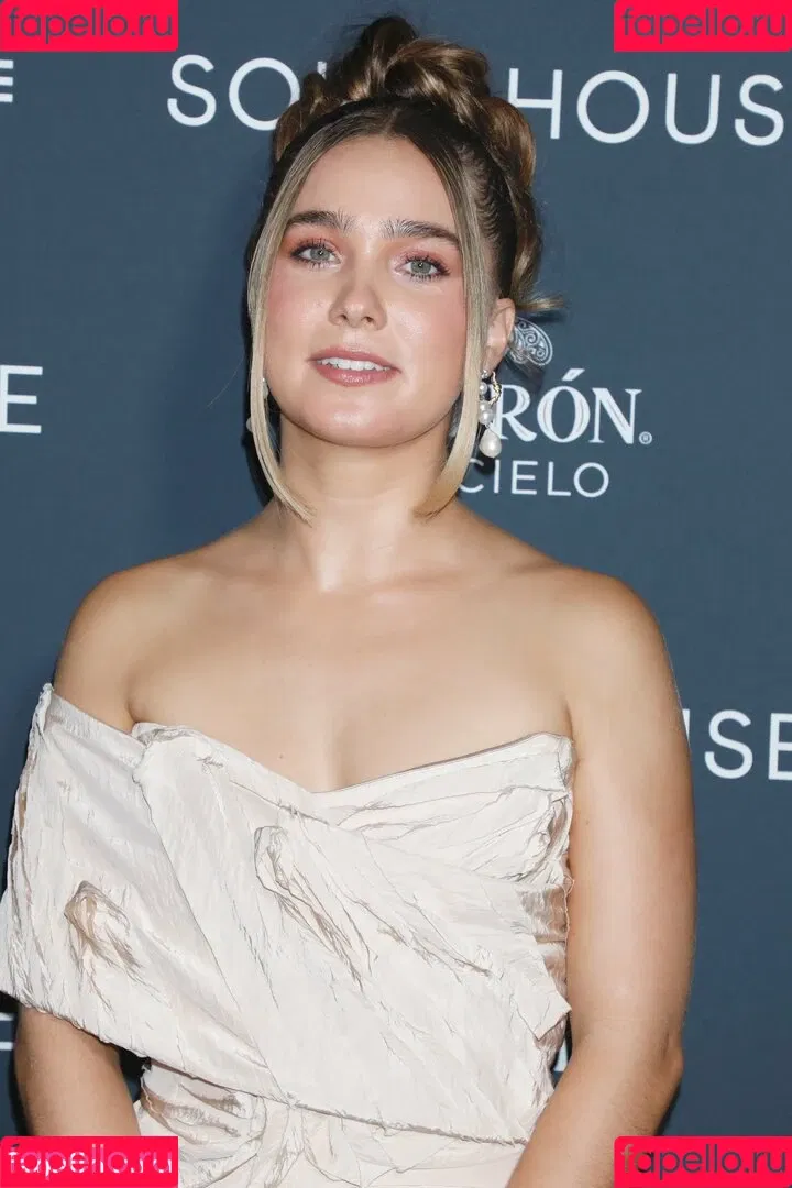 Haley Lu Richardson / haleyluhoo Onlyfans Photo Gallery 