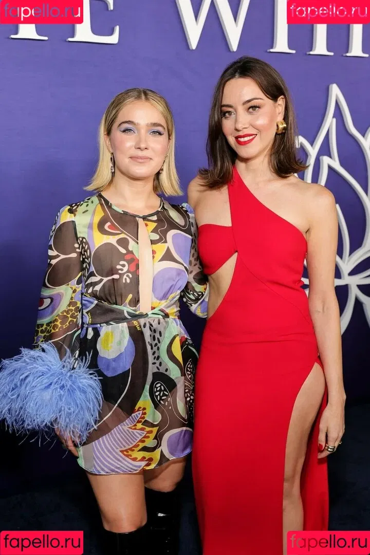 Haley Lu Richardson / haleyluhoo Onlyfans Photo Gallery 
