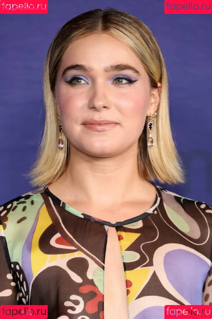 Haley Lu Richardson / haleyluhoo Onlyfans Photo Gallery 