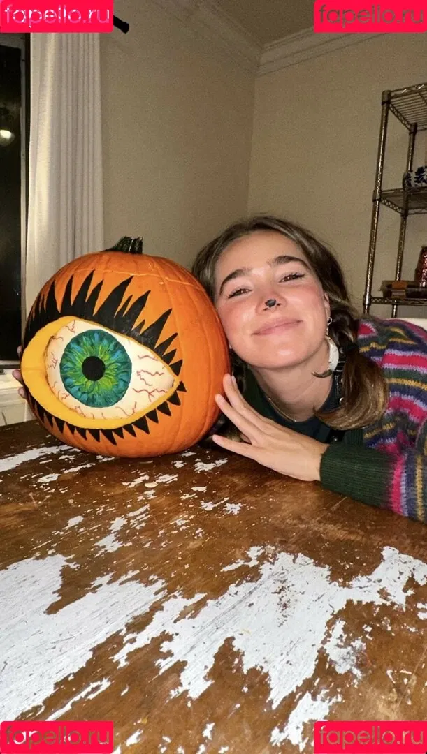 Haley Lu Richardson / haleyluhoo Onlyfans Photo Gallery 