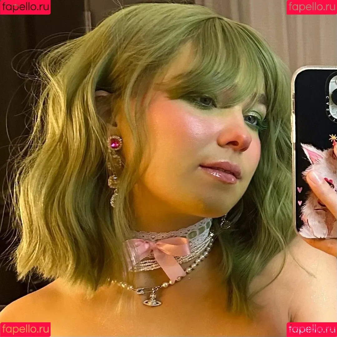 Haley Lu Richardson / haleyluhoo Onlyfans Photo Gallery 