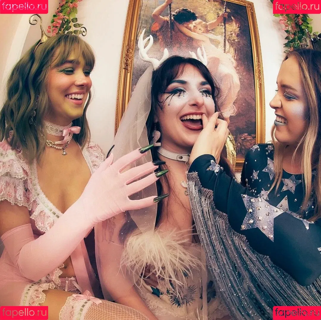 Haley Lu Richardson / haleyluhoo Onlyfans Photo Gallery 