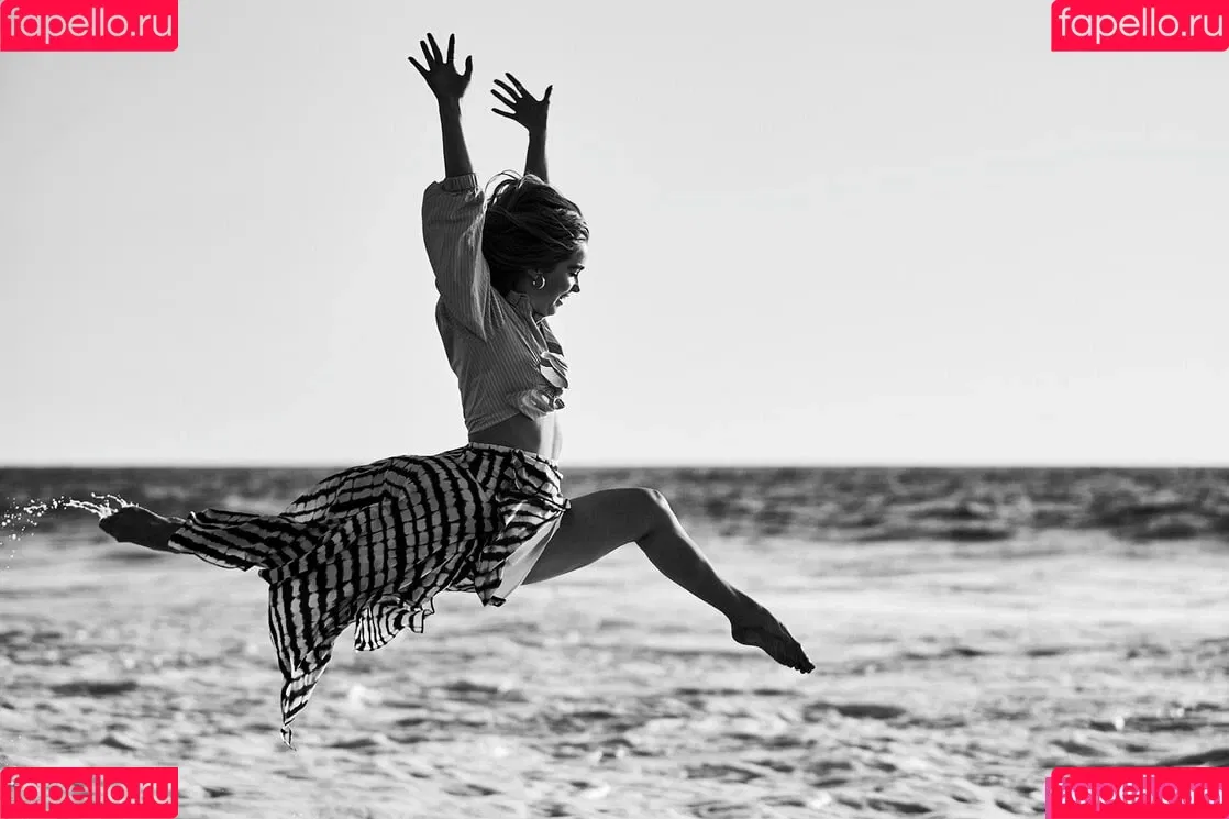 Haley Lu Richardson / haleyluhoo Onlyfans Photo Gallery 
