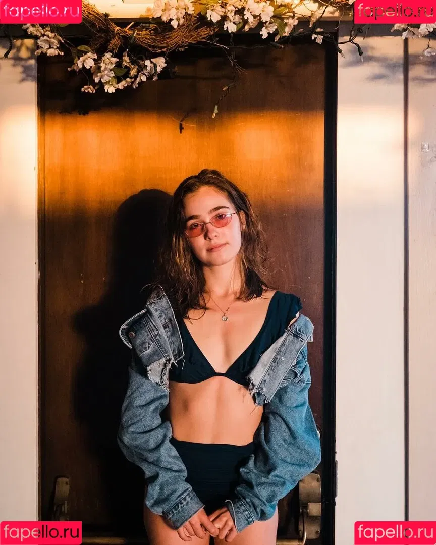 Haley Lu Richardson / haleyluhoo Onlyfans Photo Gallery 