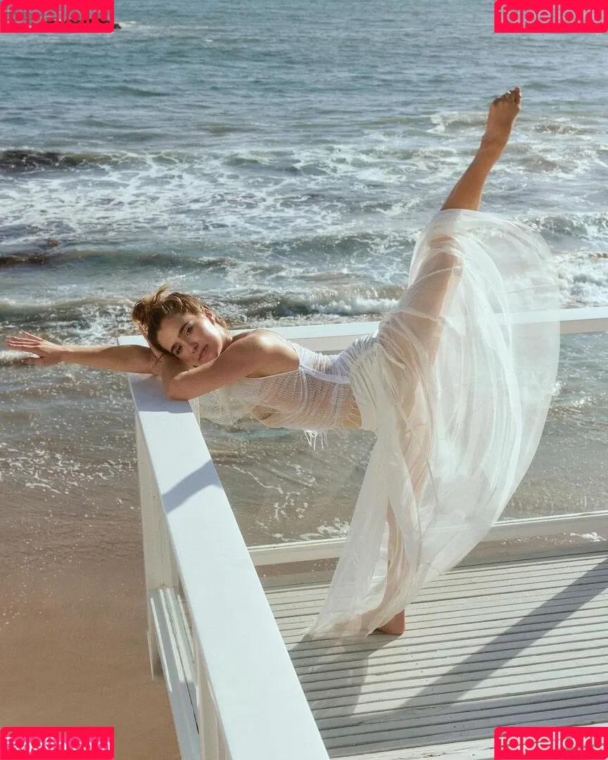 Haley Lu Richardson / haleyluhoo Onlyfans Photo Gallery 