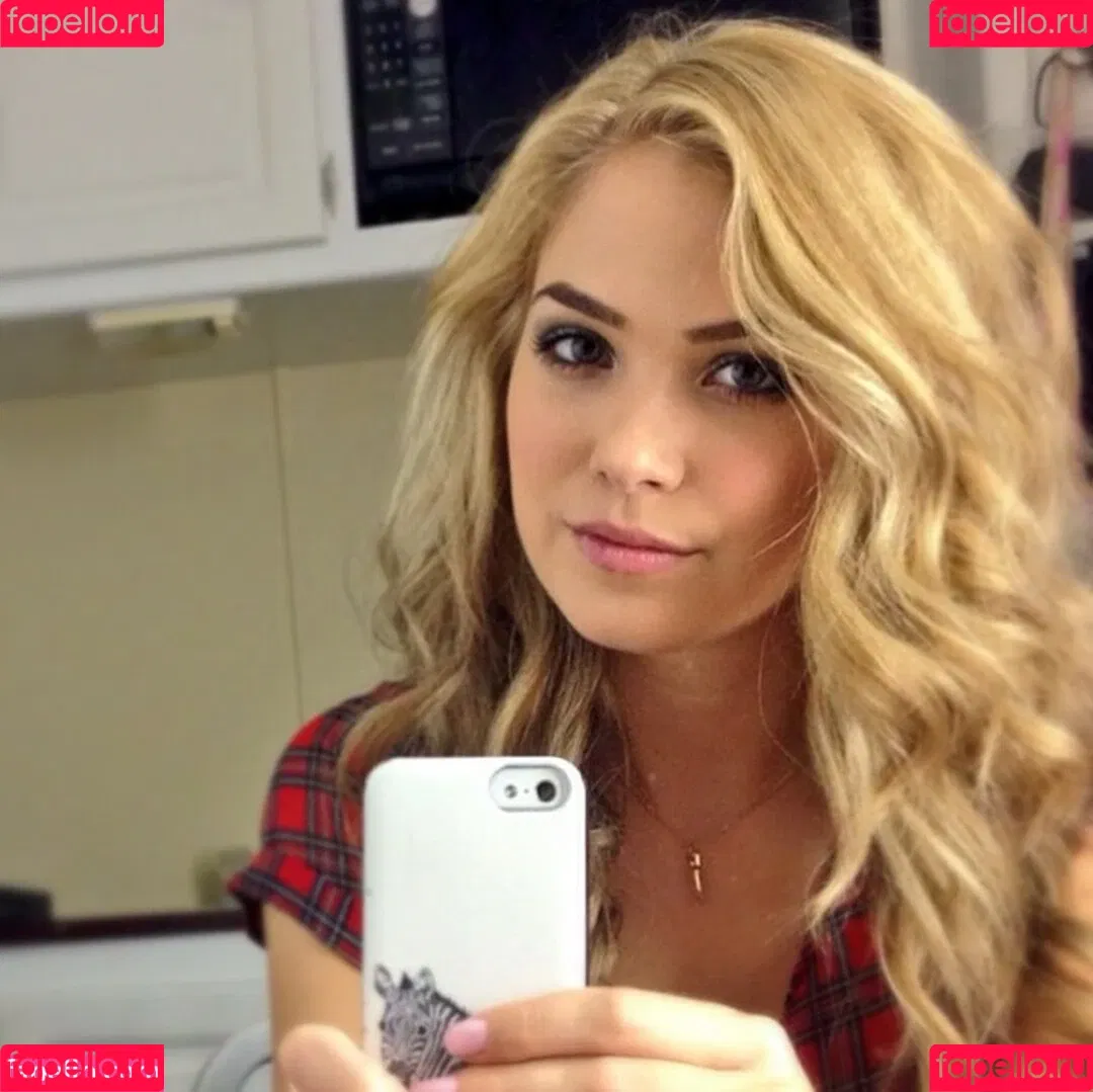 Haley Lu Richardson / haleyluhoo Onlyfans Photo Gallery 