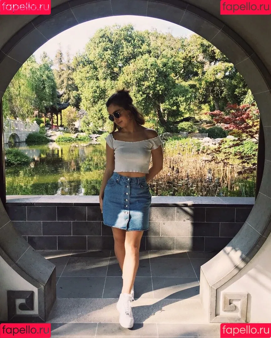 Haley Lu Richardson / haleyluhoo Onlyfans Photo Gallery 