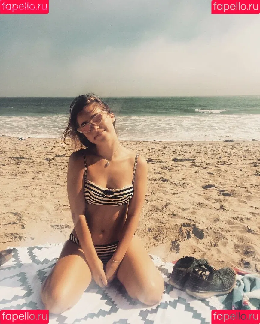 Haley Lu Richardson / haleyluhoo Onlyfans Photo Gallery 