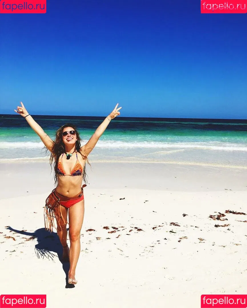 Haley Lu Richardson / haleyluhoo Onlyfans Photo Gallery 