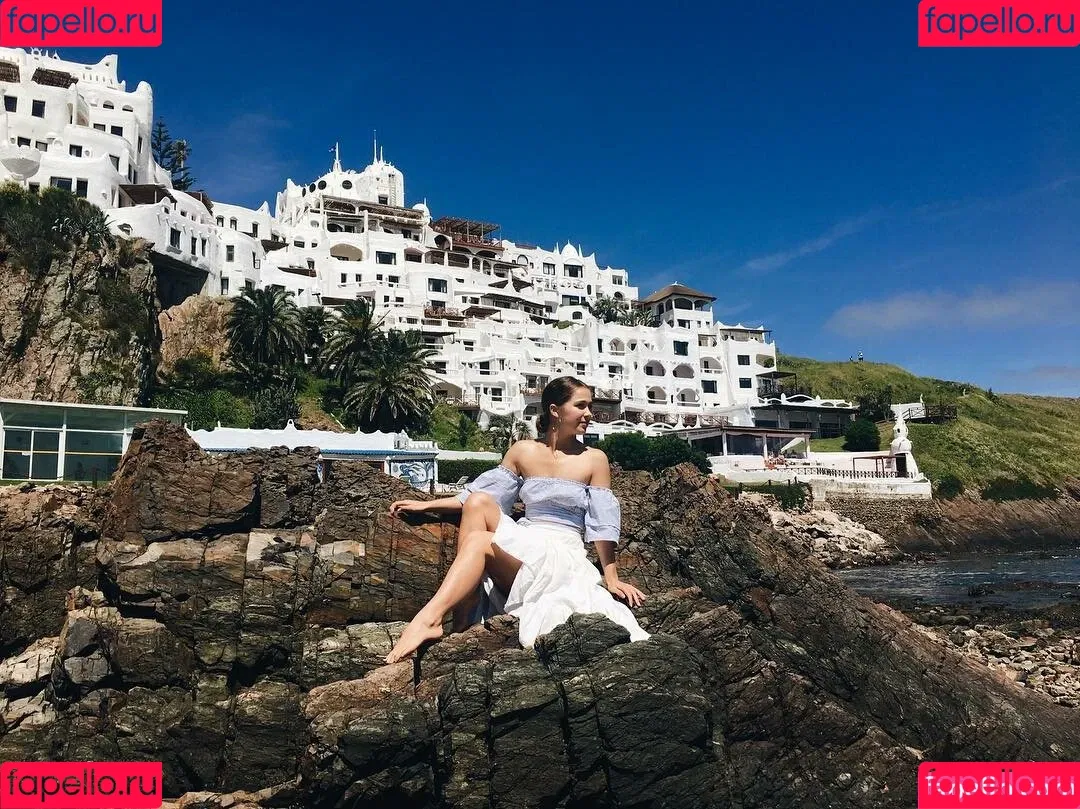 Haley Lu Richardson / haleyluhoo Onlyfans Photo Gallery 