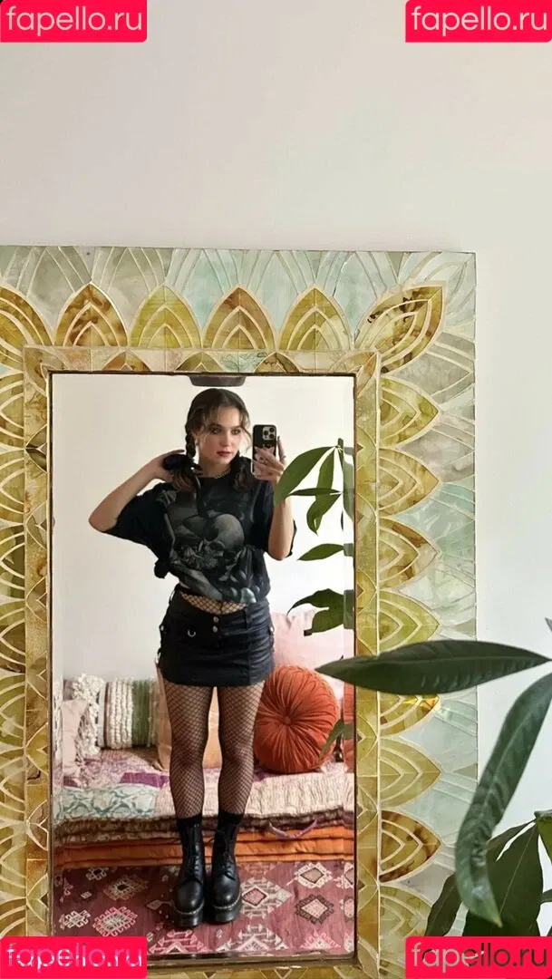 Haley Lu Richardson / haleyluhoo Onlyfans Photo Gallery 