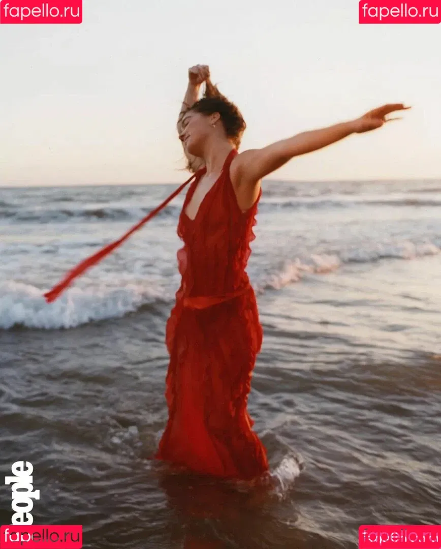 Haley Lu Richardson / haleyluhoo Onlyfans Photo Gallery 