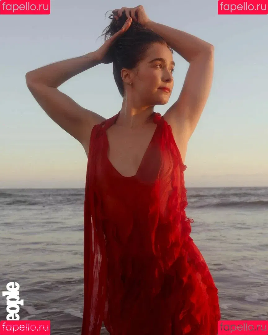 Haley Lu Richardson / haleyluhoo Onlyfans Photo Gallery 