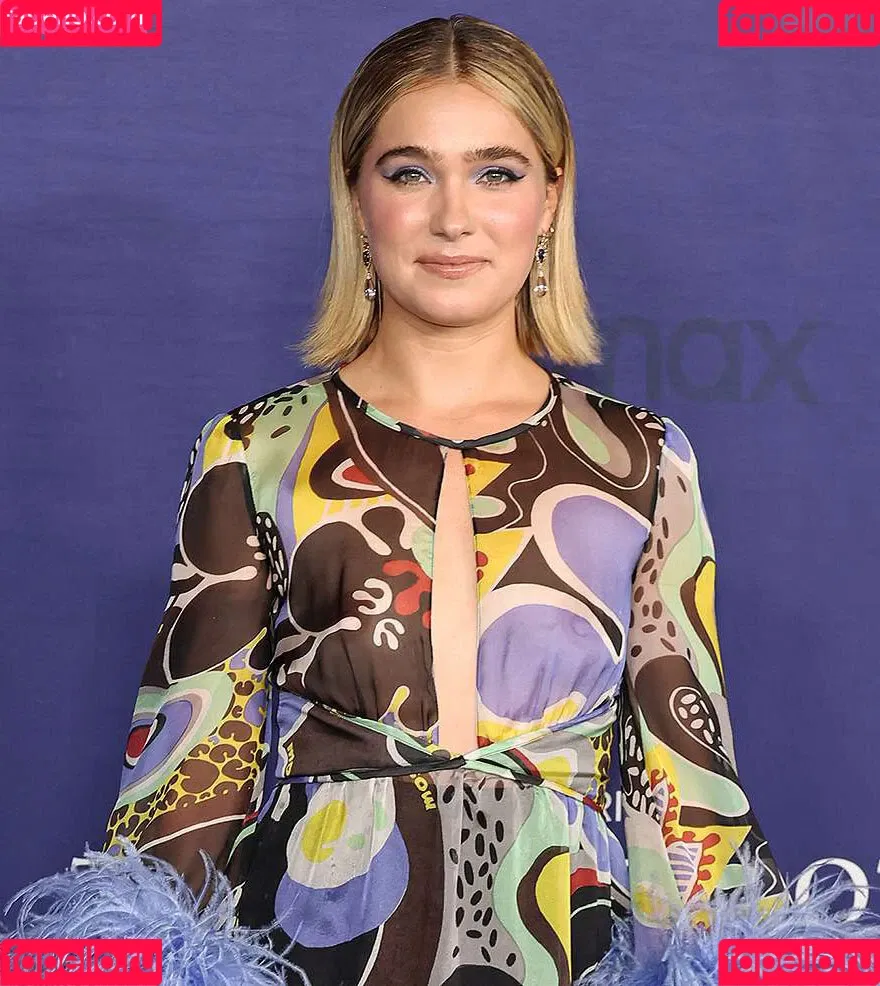 Haley Lu Richardson / haleyluhoo Onlyfans Photo Gallery 