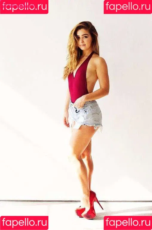 Haley Lu Richardson / haleyluhoo Onlyfans Photo Gallery 