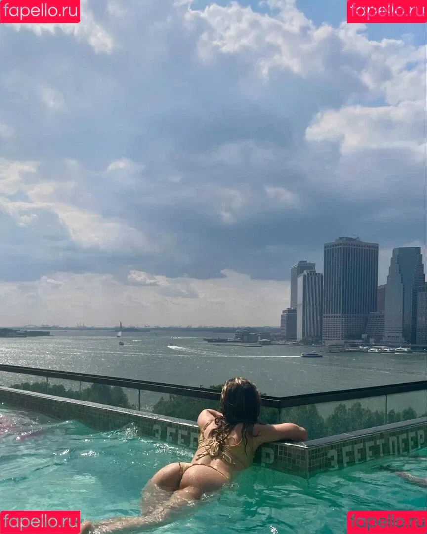 Haley Lu Richardson / haleyluhoo Onlyfans Photo Gallery 