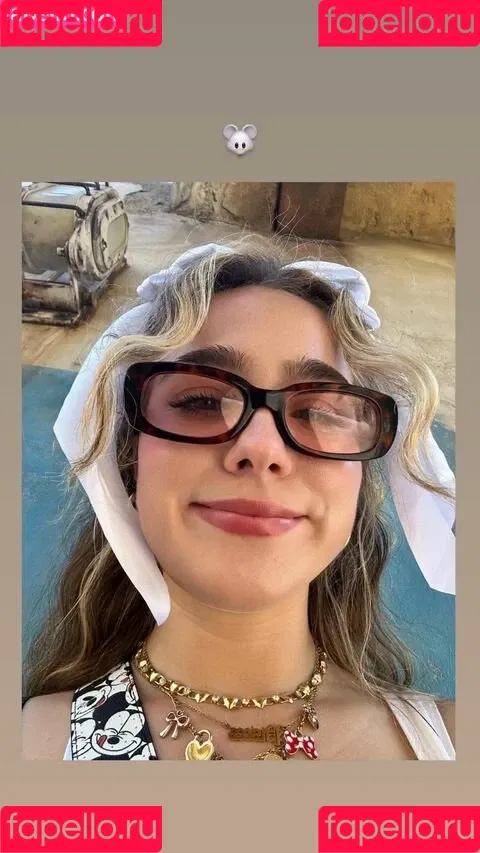 Haley Lu Richardson / haleyluhoo Onlyfans Photo Gallery 