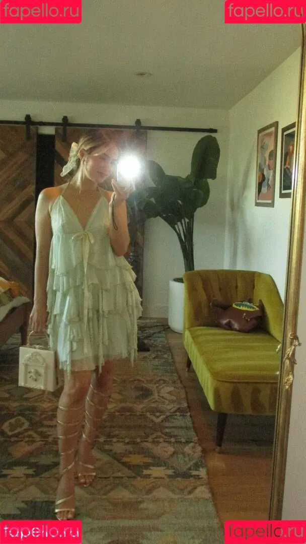 Haley Lu Richardson / haleyluhoo Onlyfans Photo Gallery 