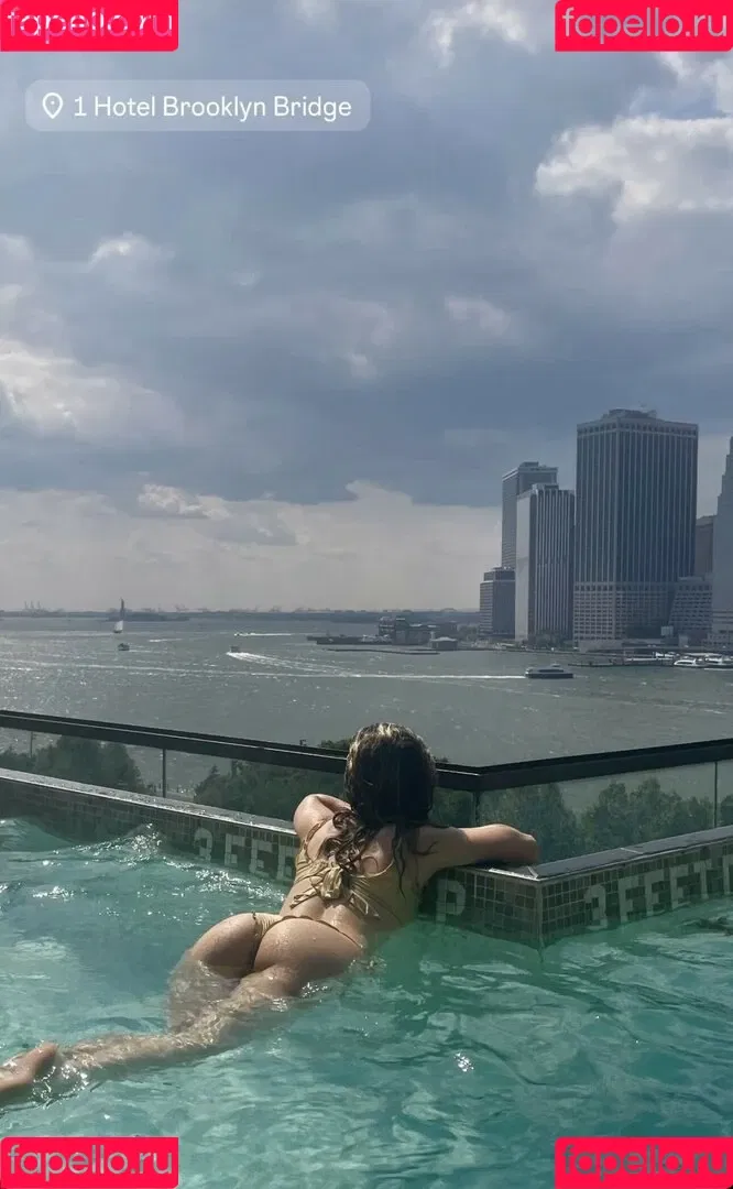 Haley Lu Richardson / haleyluhoo Onlyfans Photo Gallery 