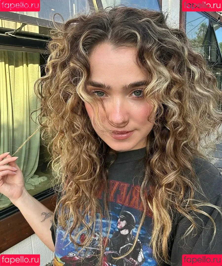 Haley Lu Richardson / haleyluhoo Onlyfans Photo Gallery 
