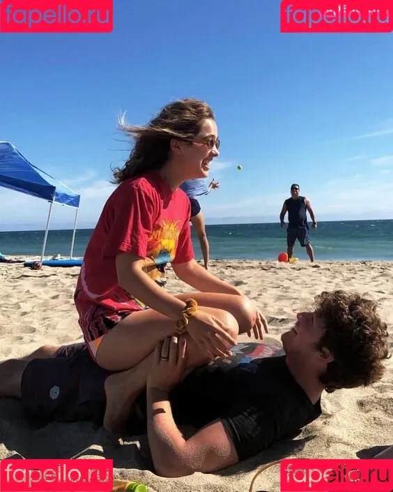 Haley Lu Richardson / haleyluhoo Onlyfans Photo Gallery 