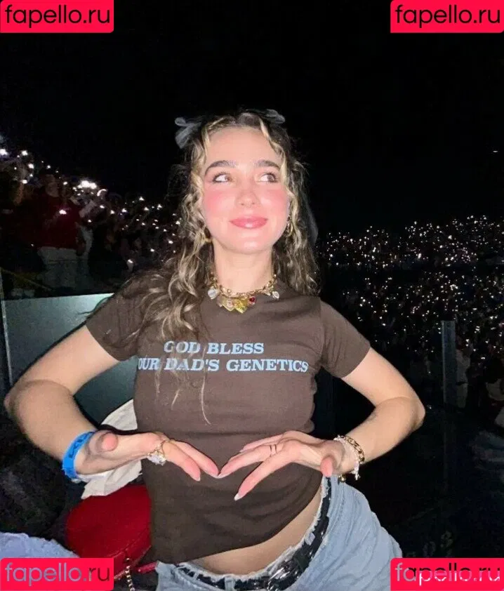Haley Lu Richardson / haleyluhoo Onlyfans Photo Gallery 