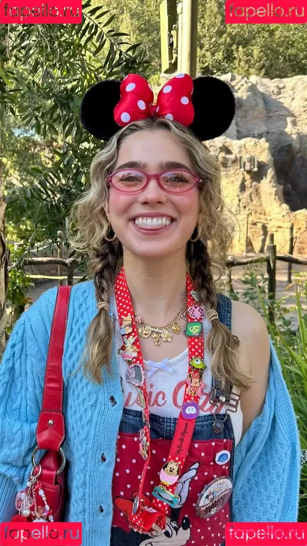 Haley Lu Richardson / haleyluhoo Onlyfans Photo Gallery 