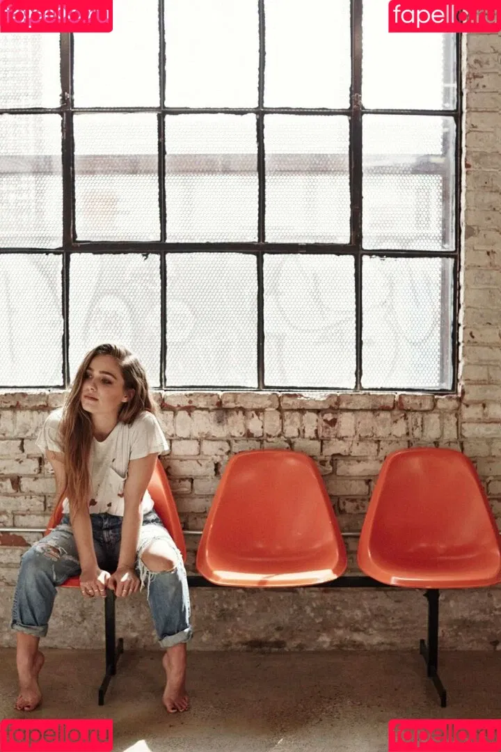 Haley Lu Richardson / haleyluhoo Onlyfans Photo Gallery 