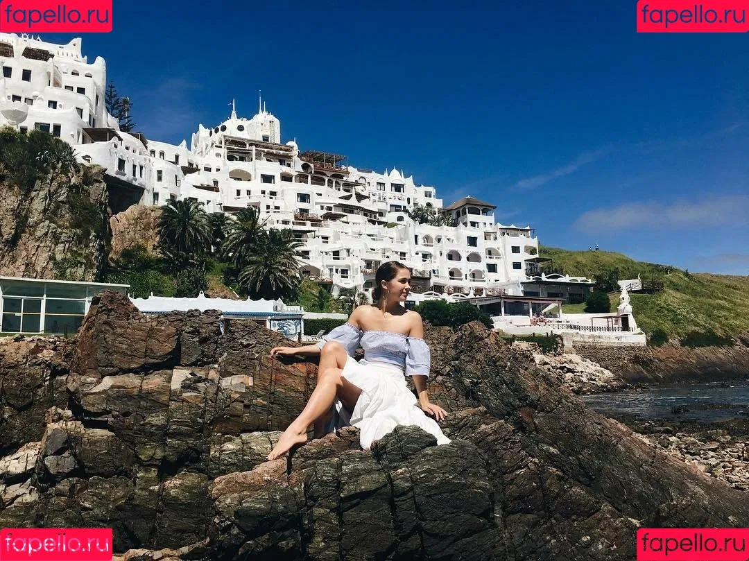 Haley Lu Richardson / haleyluhoo Onlyfans Photo Gallery 