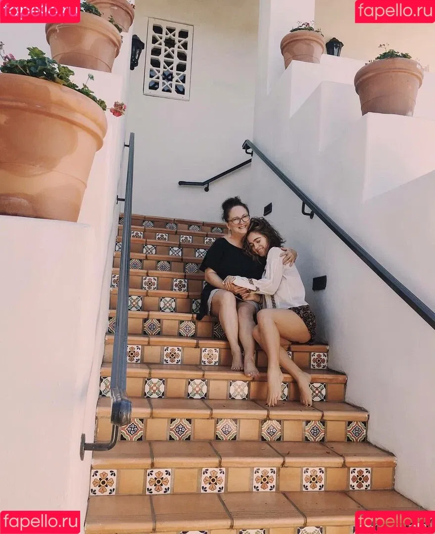 Haley Lu Richardson / haleyluhoo Onlyfans Photo Gallery 